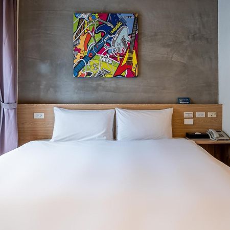ฟันเฮาส์ วายแซด Hotel ไถจง ภายนอก รูปภาพ