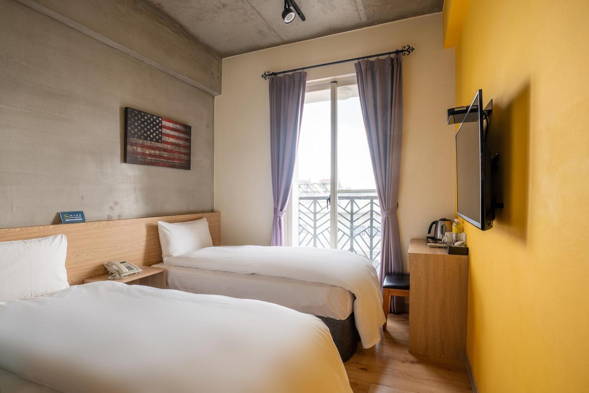 ฟันเฮาส์ วายแซด Hotel ไถจง ภายนอก รูปภาพ