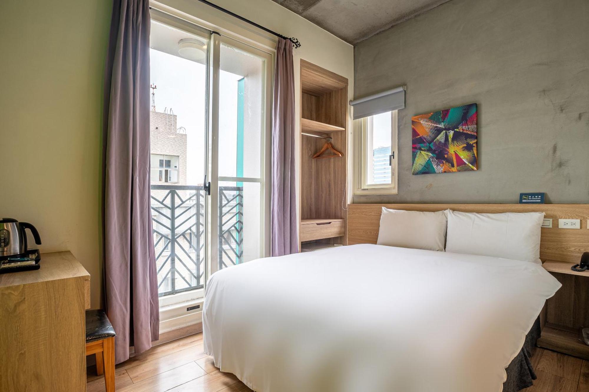 ฟันเฮาส์ วายแซด Hotel ไถจง ภายนอก รูปภาพ